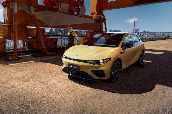 【新闻稿】限时惊喜价9.28万起!零跑Lafa5正式上市 重塑10万级纯电轿跑价