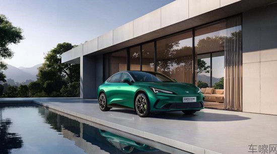 【预售新闻稿】年轻人的第一台轿跑可以更新了，极狐全新阿尔法S5预售补贴价11.2