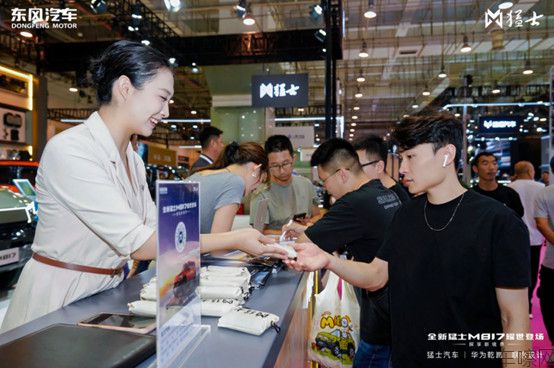 【配图新闻稿】全新猛士M817亮相第25届青岛国际车展，尽展猛士品牌豪华智能越野